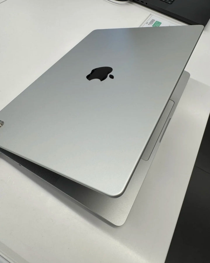 MacBook Air 13" M4 2024